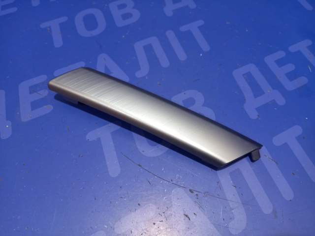Облицовка внутренней ручки двери, передней, правой 94237SG000 SUBARU