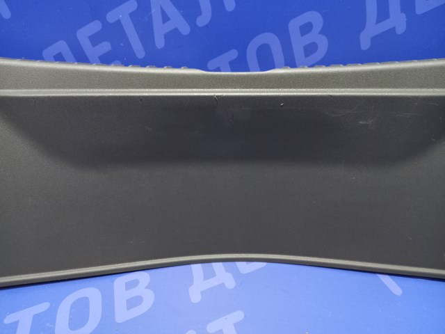 Накладка задней панели багажника 94556642 GM