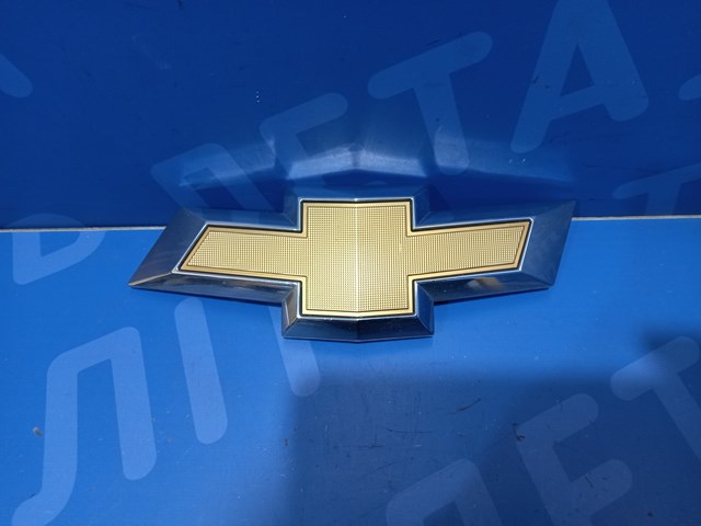 Эмблема на решетку радиатора 95429796 GM