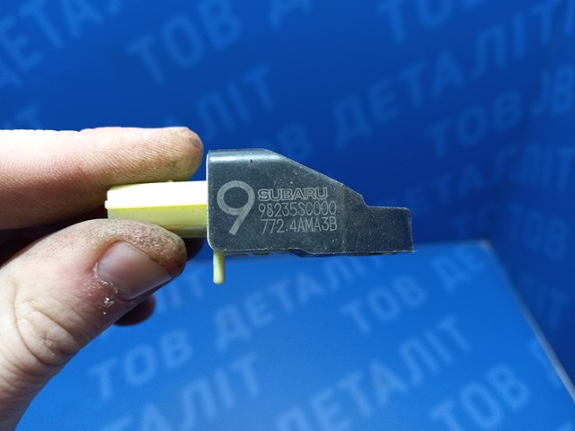 Датчик Эйрбэг передний 98235SC000 SUBARU