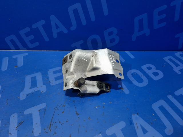 Крепление бампера A2116203931 MERCEDES