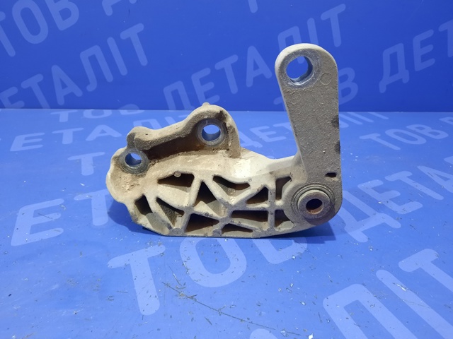 Кронштейн подушки (опоры) двигателя, задней BP4S39010B MAZDA