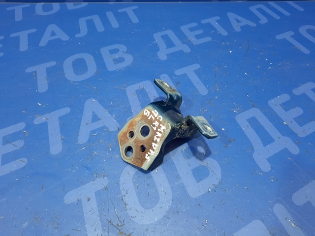 Петля водительской двери C23559210 MAZDA