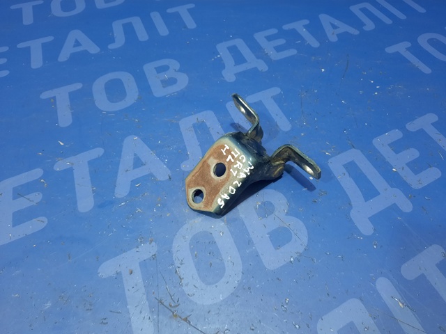 Петля передней двери F15158210 MAZDA