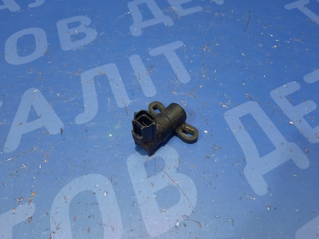 Датчик оборотов коленвала LF0118221 MAZDA