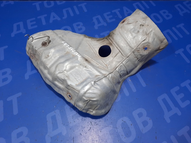 Крышка выпускного коллектора LF5013390B MAZDA