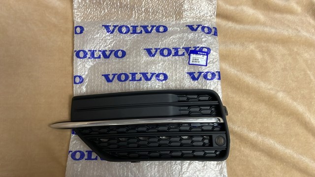 Решетка переднего бампера, левая 31383044 VOLVO