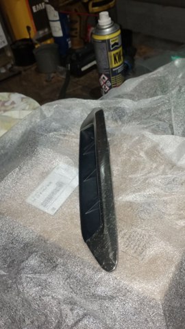 Молдинг крыла переднего правого 51137461076 BMW