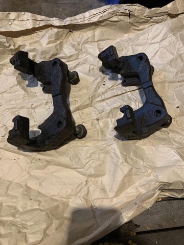 Скоба переднего суппорта Фольксваген Транспортер T5