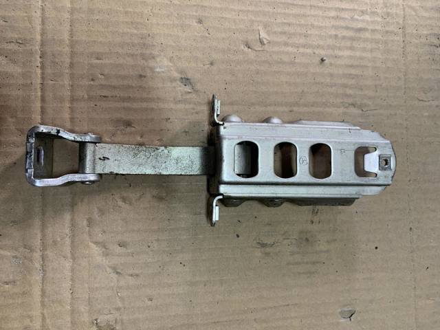 9067200516 MERCEDES Ограничитель двери купить в Кривой Рог