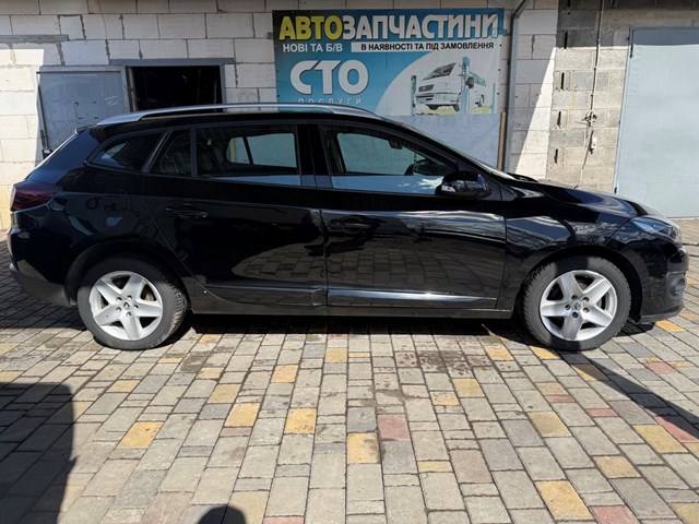 Задняя правая дверь 821004555R RENAULT