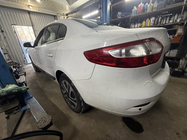 Бампер задний 850229539R RENAULT