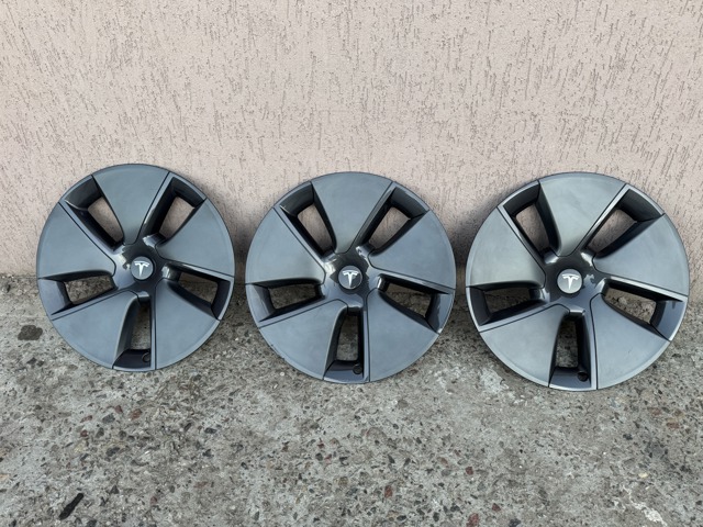 Колпаки на диски 104427100A TESLA