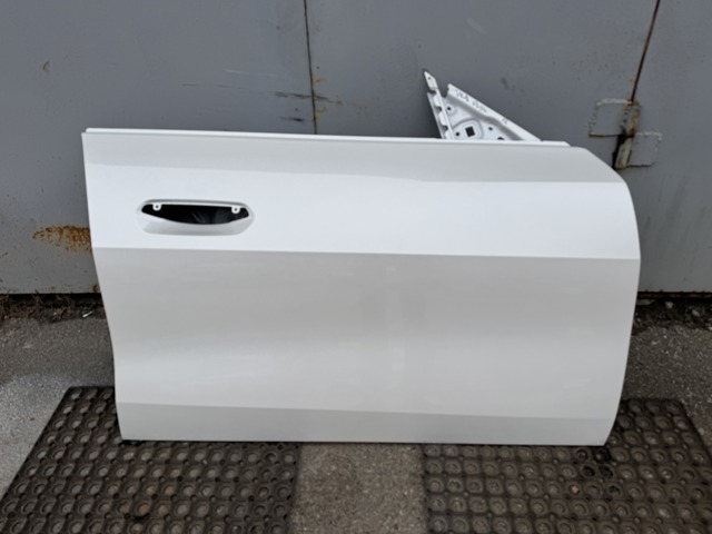 Пассажирская передняя дверь 41009625096 BMW