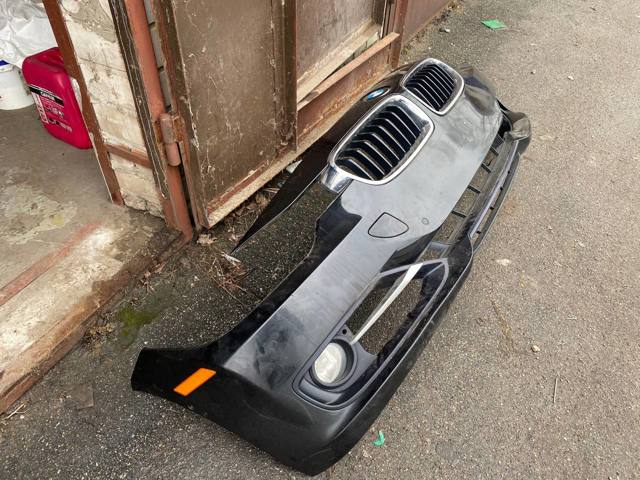 Передний бампер 51117293085 BMW