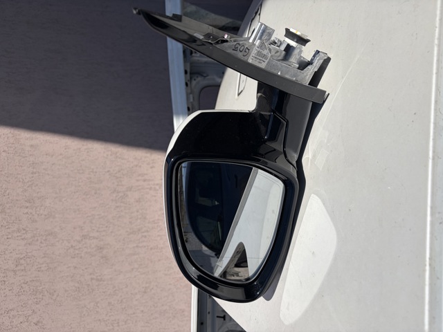 Левое боковое зеркало 51168738349 BMW