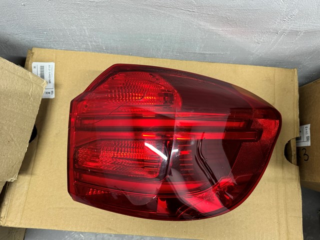 Задний правый внешний фонарь 63217408736 BMW