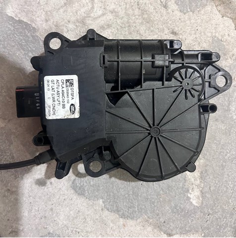 Замок двери багажника LR034341 LAND ROVER