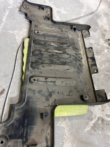 Заглушка бампера буксировочного крюка, задняя LR037930 LAND ROVER