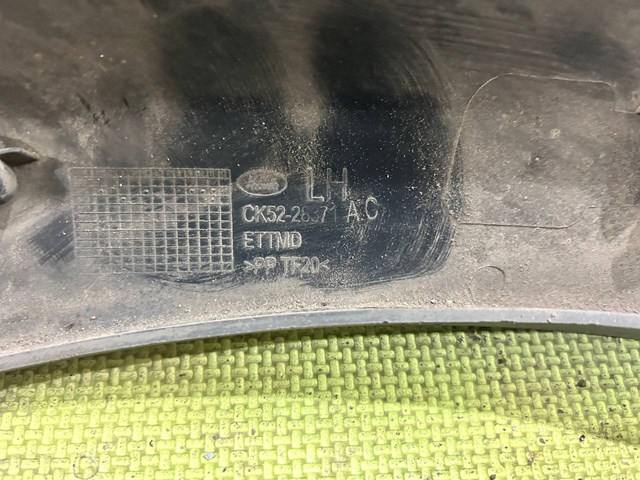 Молдинг крыла заднего левого LR038862 LAND ROVER