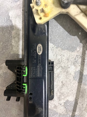 Механизм стеклоподъемника двери задней, левой LR048344 LAND ROVER