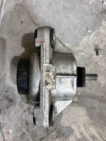 Гидроопора двигателя левая LR051516 LAND ROVER