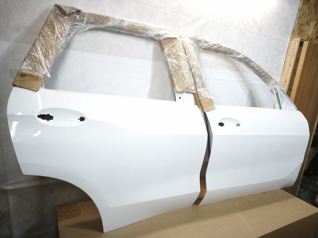 Пассажирская передняя дверь 41518738552 BMW