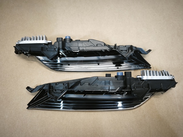 Правый указатель поворота 95B953042B PORSCHE
