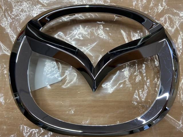 Эмблема решетки радиатора EG2151730 MAZDA