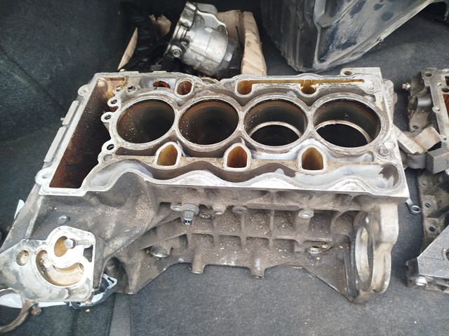 Блок цилиндров двигателя 11110427109 BMW