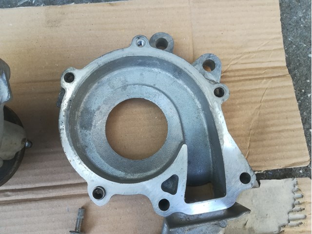 TOYOTA 1610069356 Помпа водяная (насос) охлаждения, в сборе с корпусом в наличии Ровно