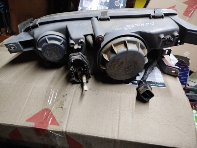 HYUNDAI 9210234010 Правая фара в наличии Харьков