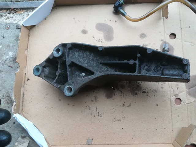 Крепление кпп A1682410901 MERCEDES