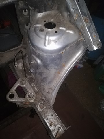 Левый передний лонжерон A1686201961 MERCEDES