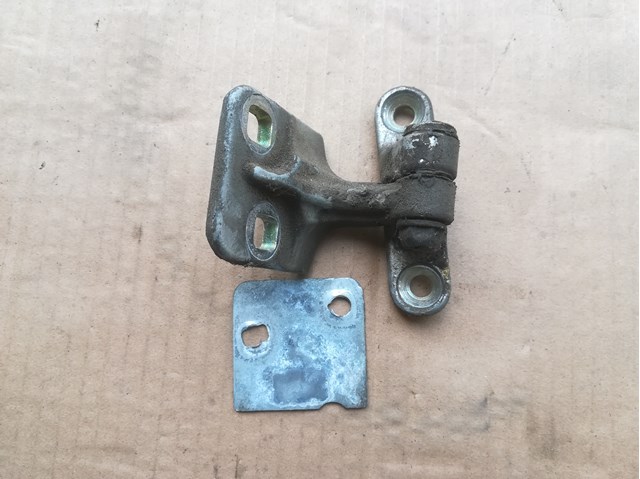 Петля передней двери левая A1687202137 MERCEDES