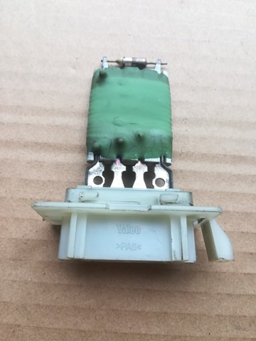 Резистор (сопротивление) вентилятора печки (отопителя салона) A1688200897