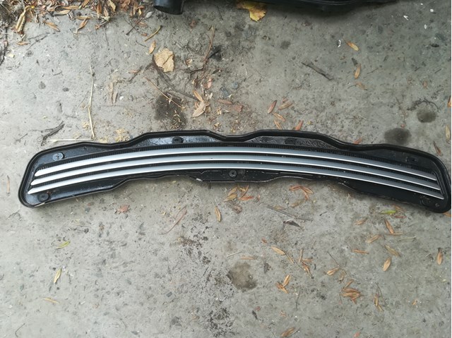 Решетка под лобовое стекло A2108800705 MERCEDES