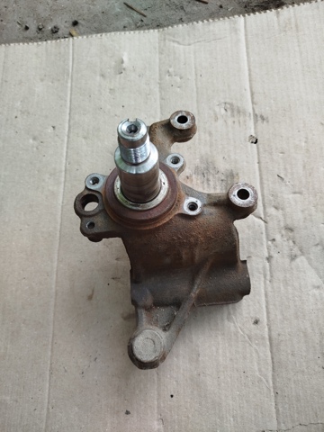 Цапфа (поворотный кулак) задний левый GA2G261B0A MAZDA