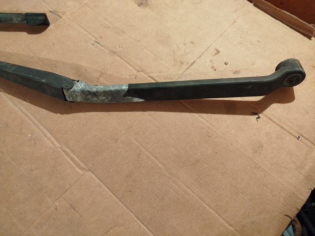 MITSUBISHI MN181333 Поводок стеклоочистителя в наличии Черкассы