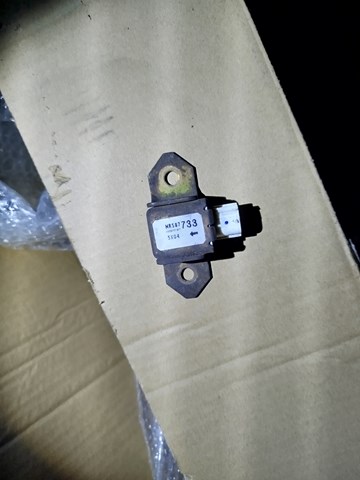 Датчик AIRBAG передний MR587733 MITSUBISHI