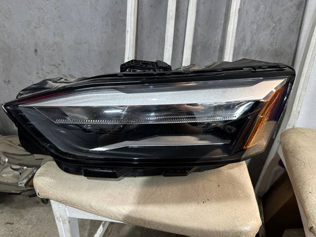 VAG 8W6941011B Фара левая в наличии Ужгород
