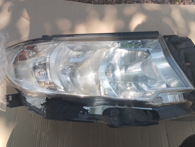 Правая блок фара 8113060N10 TOYOTA