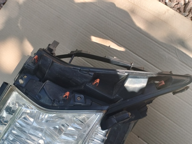8113060N10 TOYOTA Фара правая купить в Украина