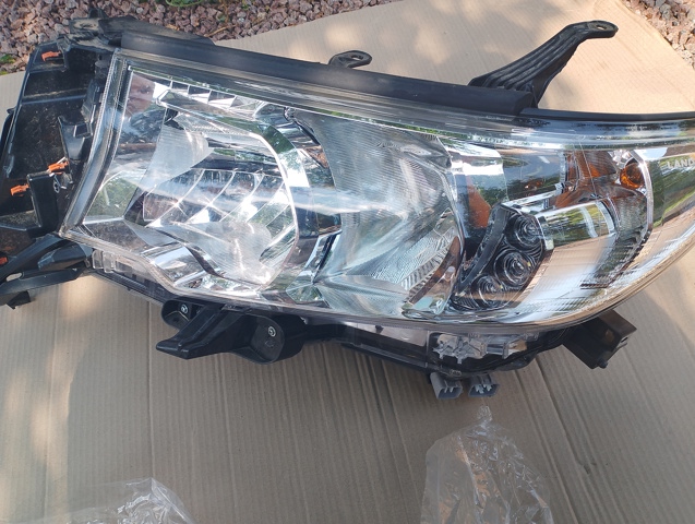 8117060N10 TOYOTA Левая фара купить в Кривой Рог