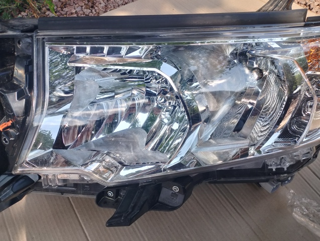 8117060N10 TOYOTA Левая фара купить в Хмельницкий