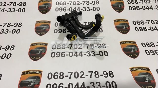 Патрубок системи охолодження LR001850 LAND ROVER