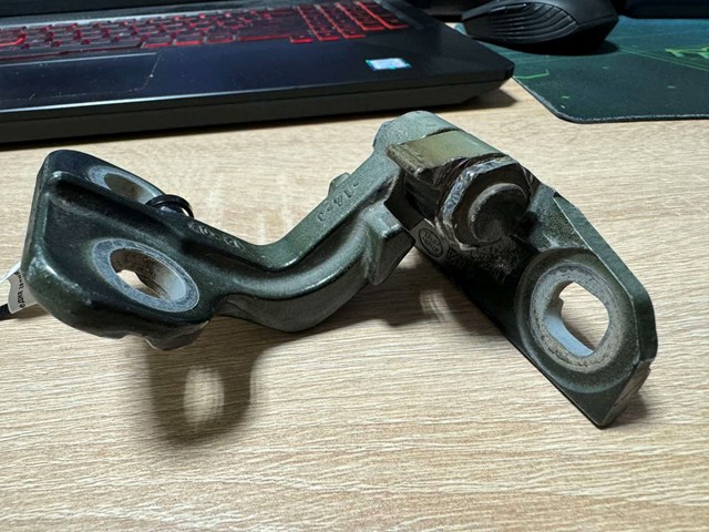 LR003087 Петля двери задней правой купить Каменское