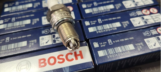 BOSCH 0242235664 Свечи зажигания в наличии Ирпень