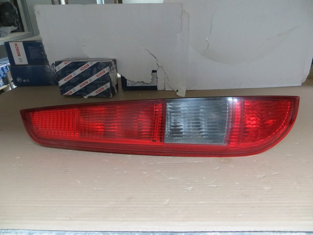Фонарь задний левый 1420468 FORD