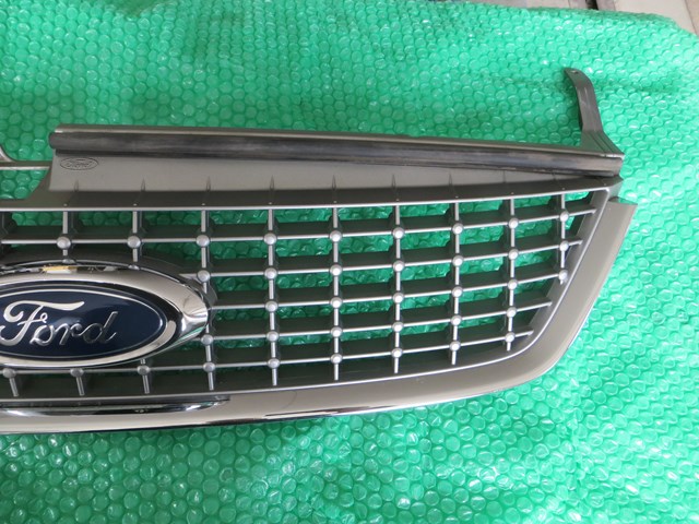 FORD 1509301 Решетка радиатора в наличии Ровно